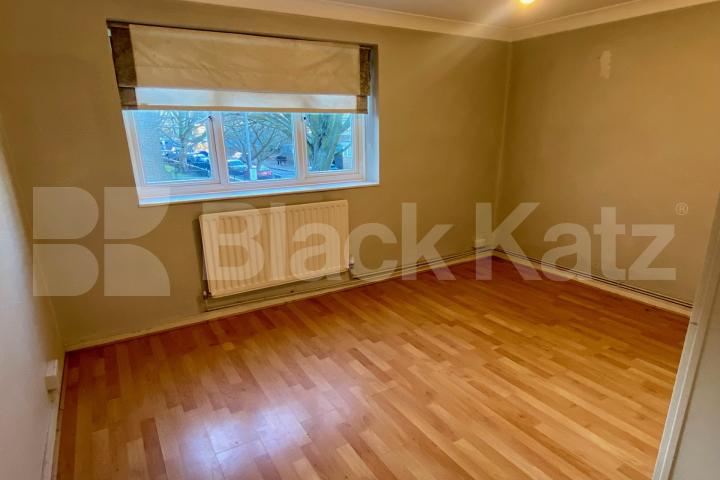 Superbly located & offering 765 Sq. Ft. of living & entertaining space  Dagnall st , Battersea Park